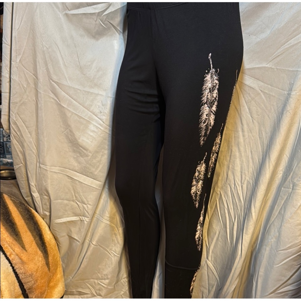 Vocal Black Feather Print Leggings 1-3